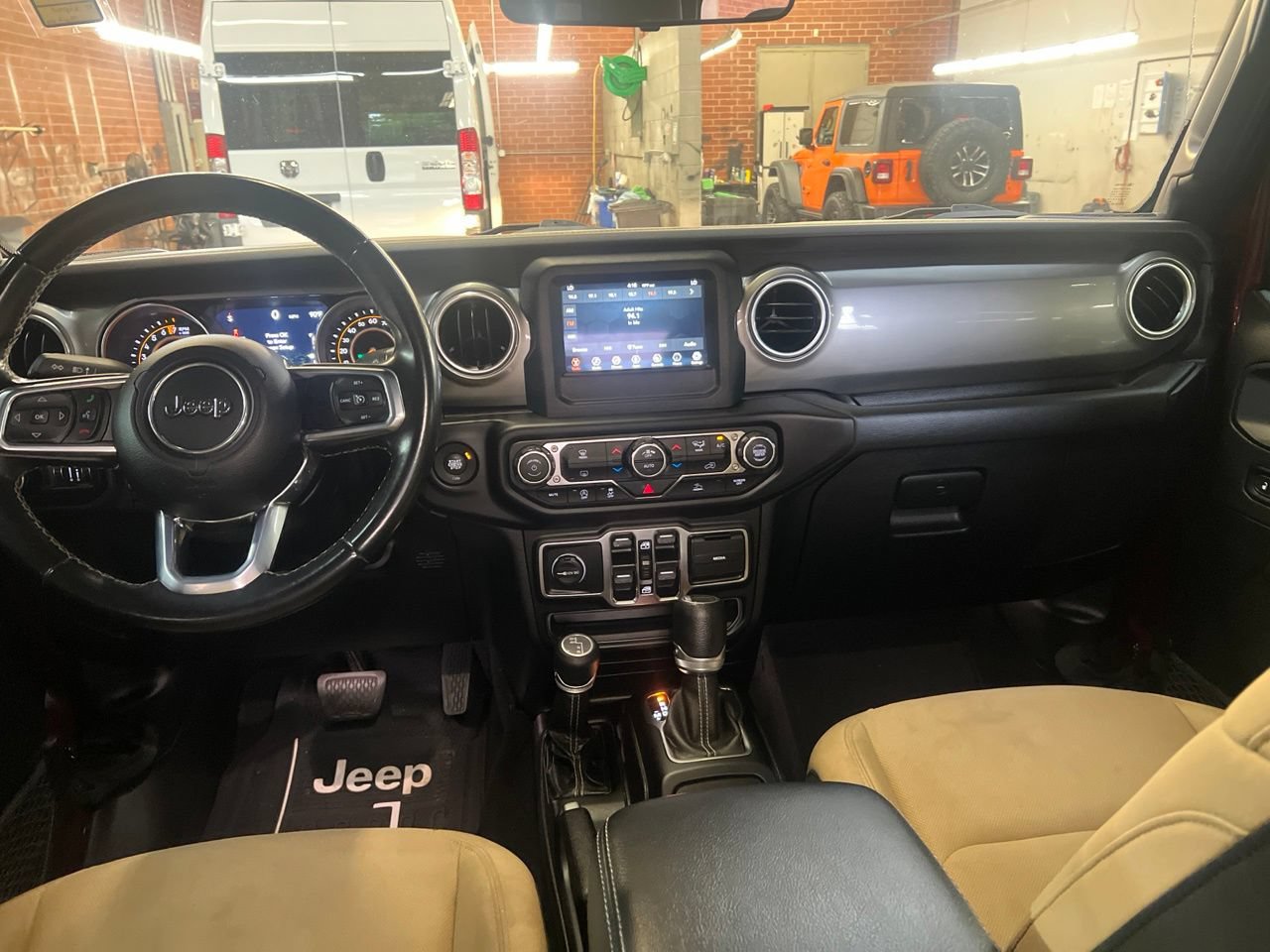 Used 2021 Jeep Gladiator Overland AWD/4WD image 23