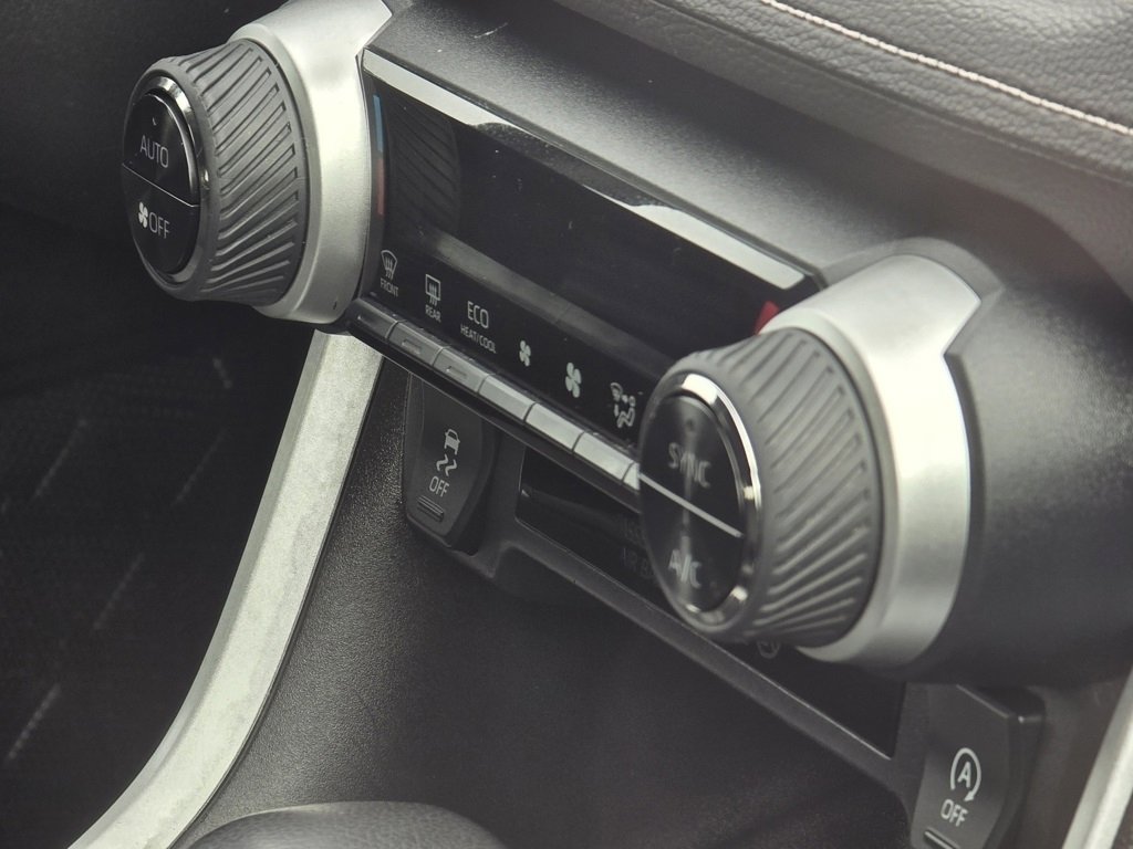 Used 2022 Toyota RAV4 XLE image 16