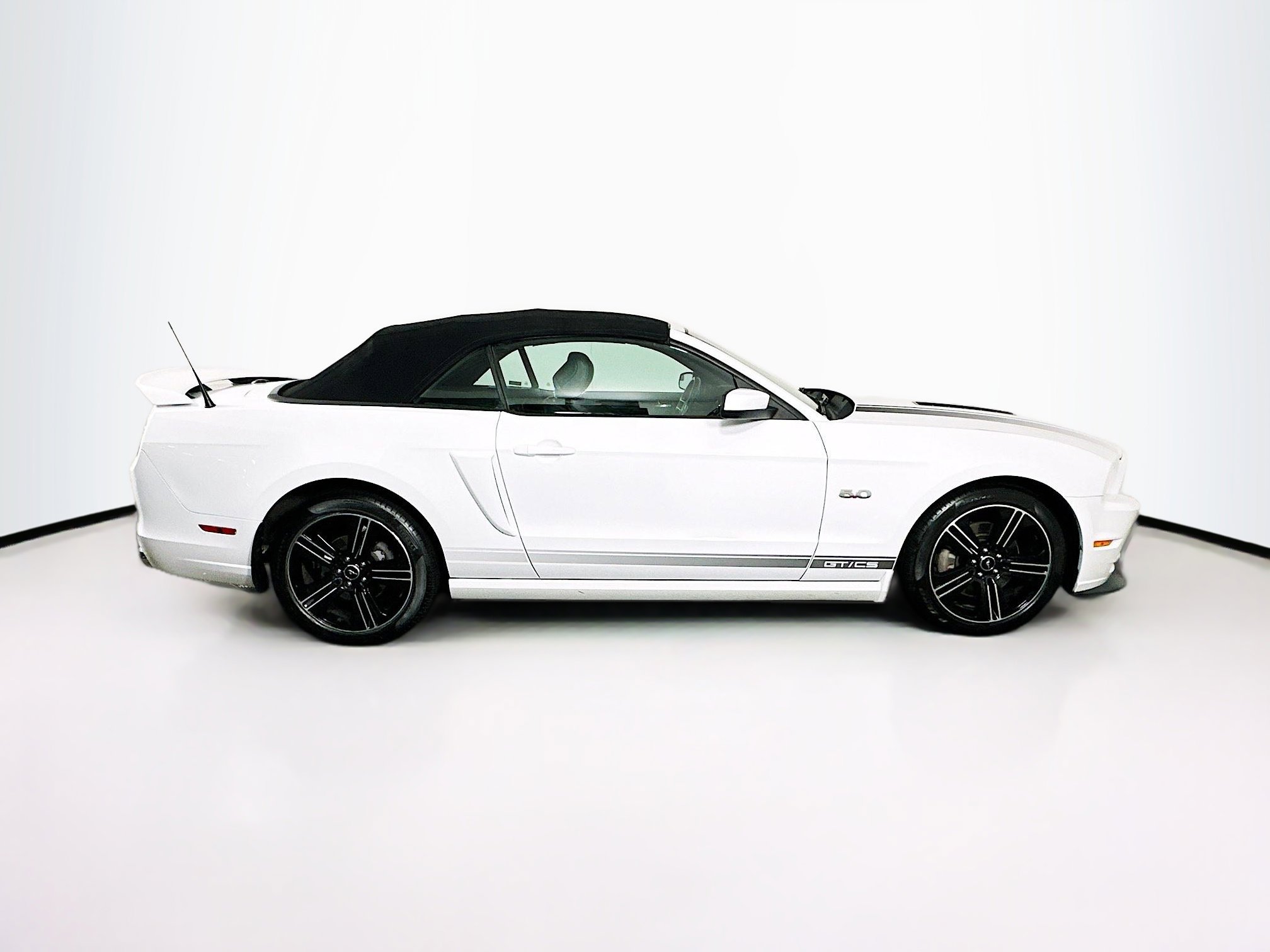 Used 2014 Ford Mustang GT Premium w/ Equipment Group 402A RWD image 10