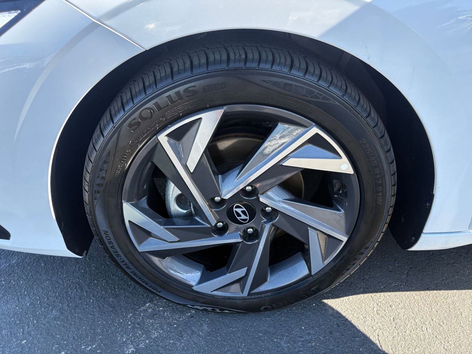 Used 2025 Hyundai Elantra SEL FWD image 31