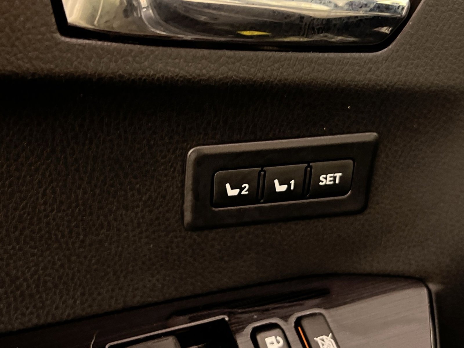 Used 2016 Toyota RAV4 Limited image 29