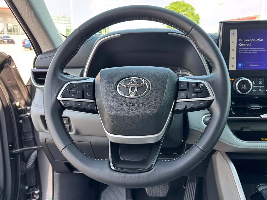 Certified 2024 Toyota Highlander XLE FWD image 28