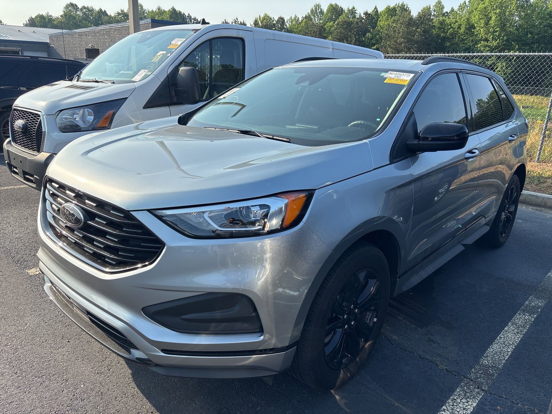 Used 2023 Ford Edge SE w/ Black Appearance Package AWD/4WD image 1