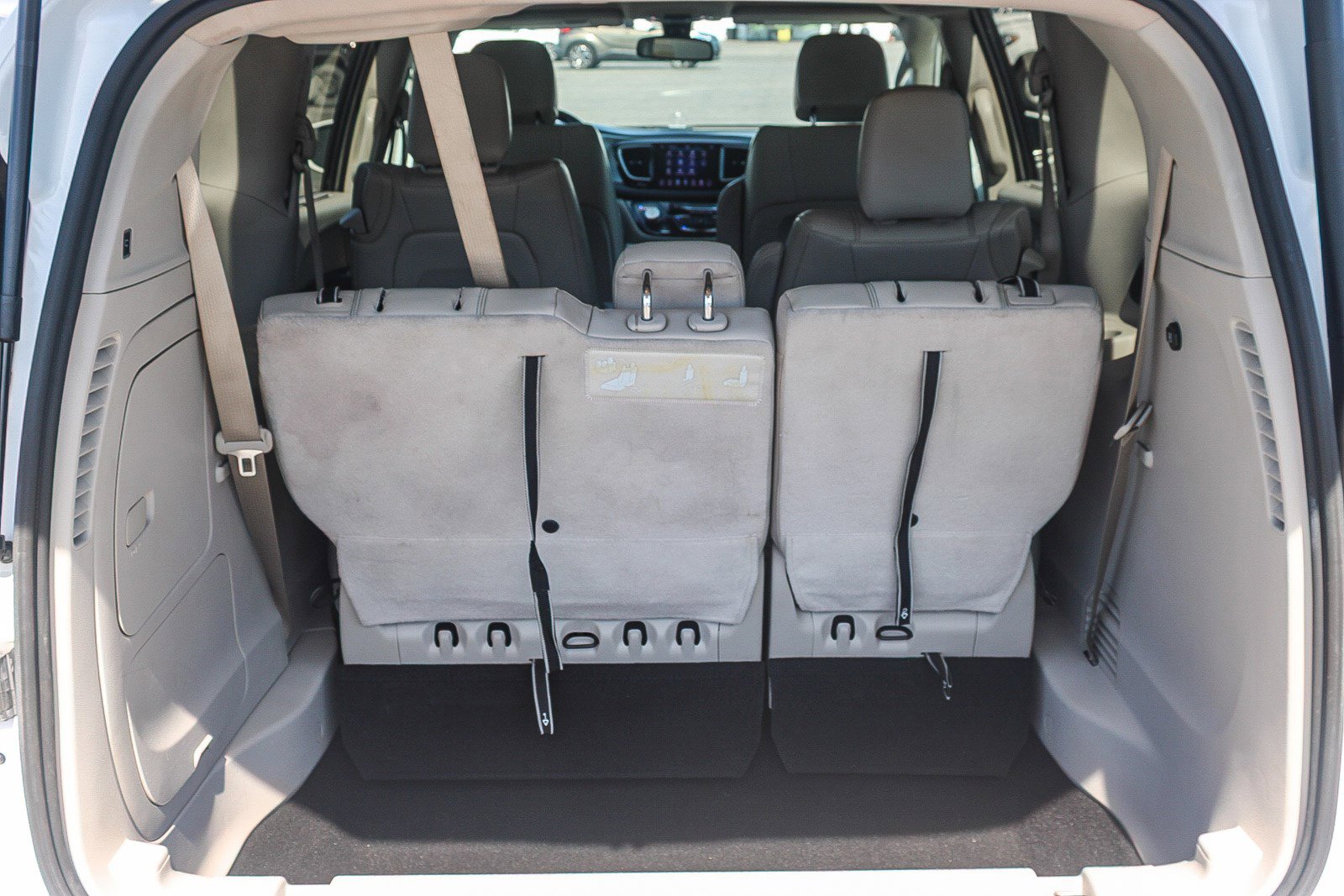 Used 2018 Chrysler Pacifica Touring-L image 26