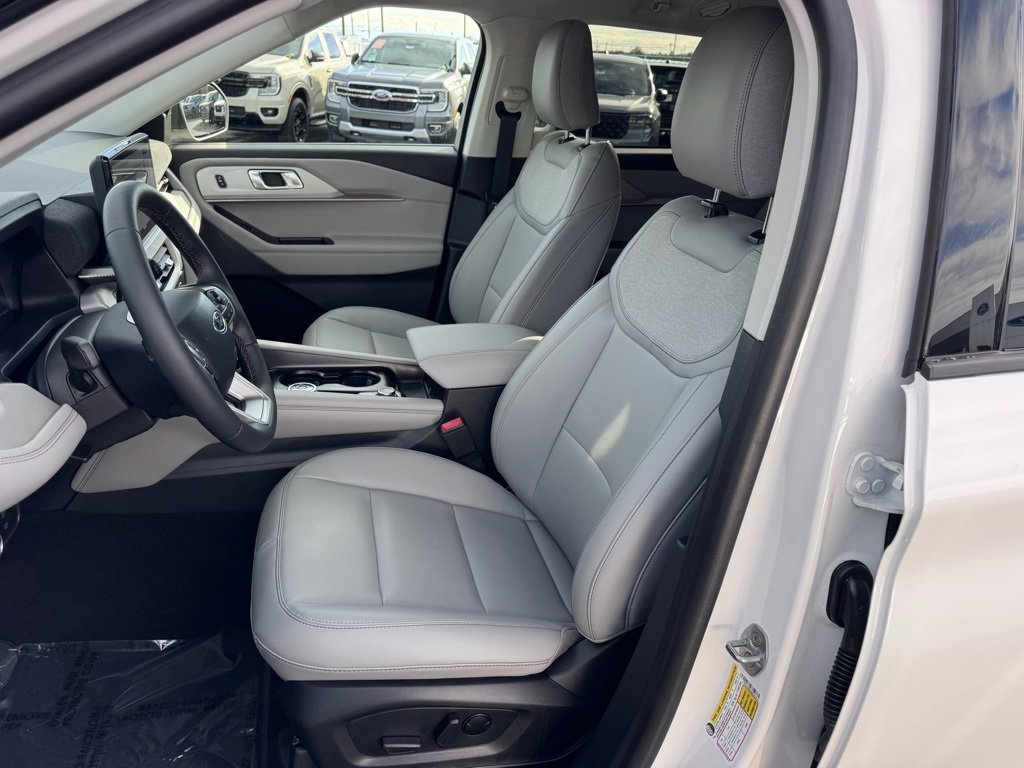 Used 2025 Ford Explorer Active w/ Active Comfort Package image 19