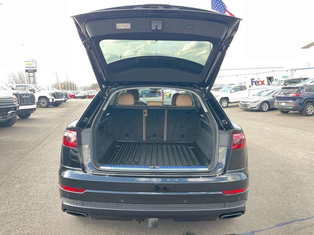 Used 2024 Audi Q8 Prestige image 32