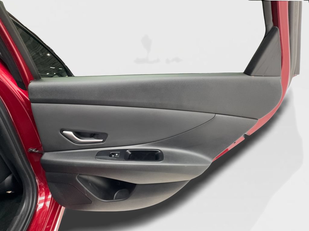 Used 2025 Hyundai Elantra SEL FWD image 30
