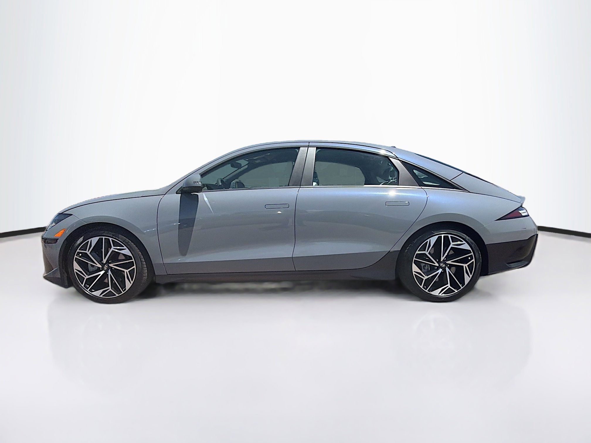 Used 2024 Hyundai Ioniq 6 SEL AWD/4WD image 4