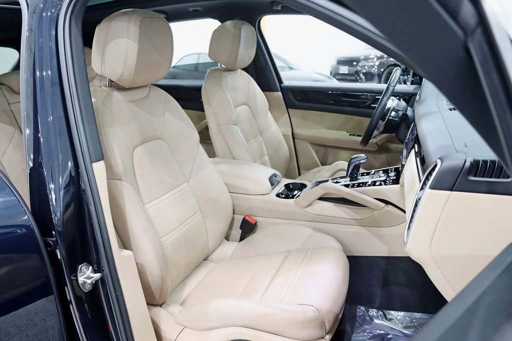 Used 2023 Porsche Cayenne image 27