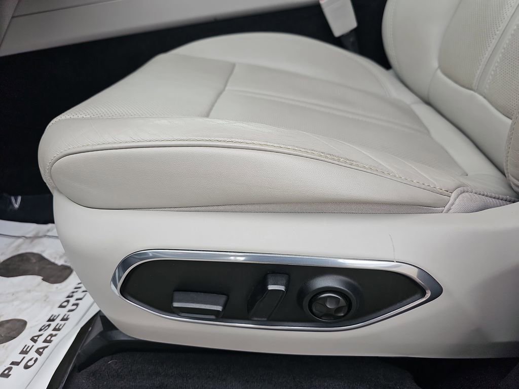 Used 2024 Jeep Wagoneer L Series II image 34