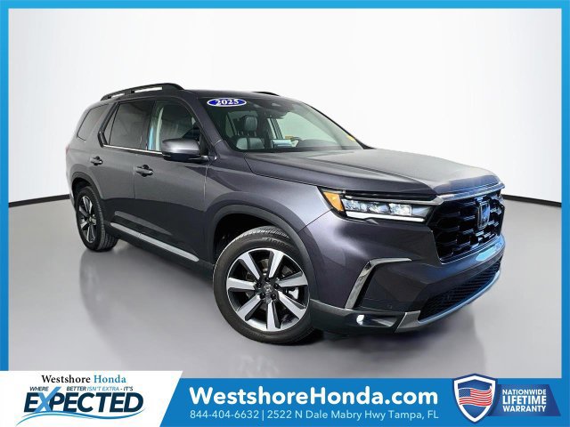 Used 2025 Honda Pilot Touring image 1