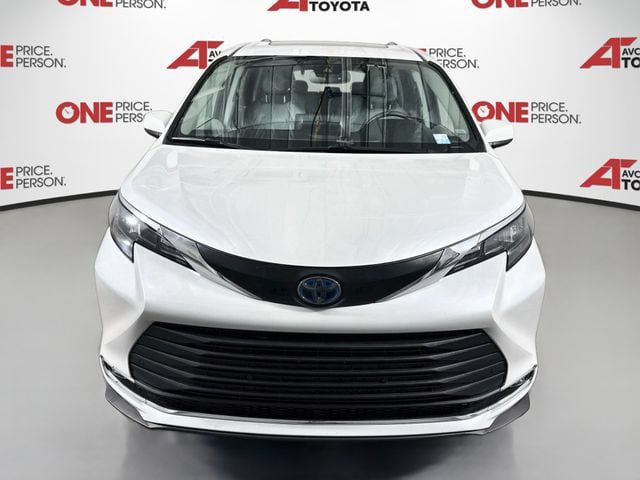 Certified 2024 Toyota Sienna XLE FWD image 3