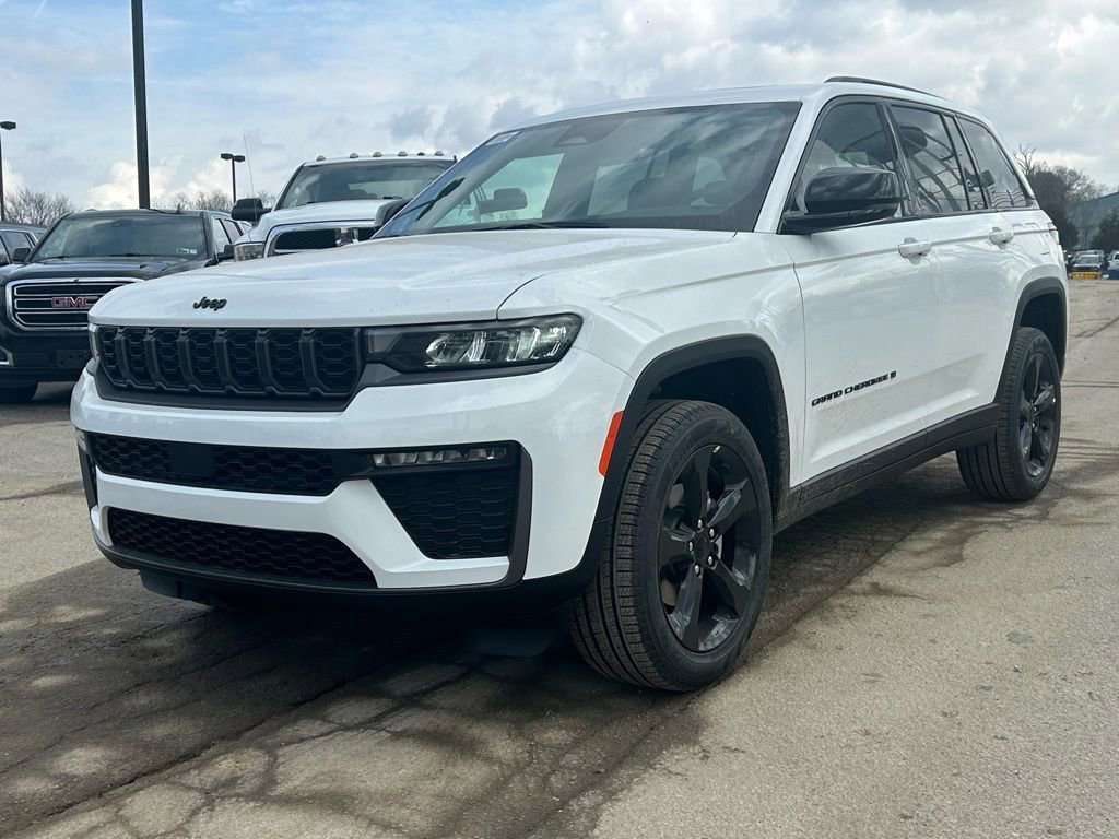 New 2026 Jeep Grand Cherokee Limited w/ Limited Altitude Package AWD/4WD image 2