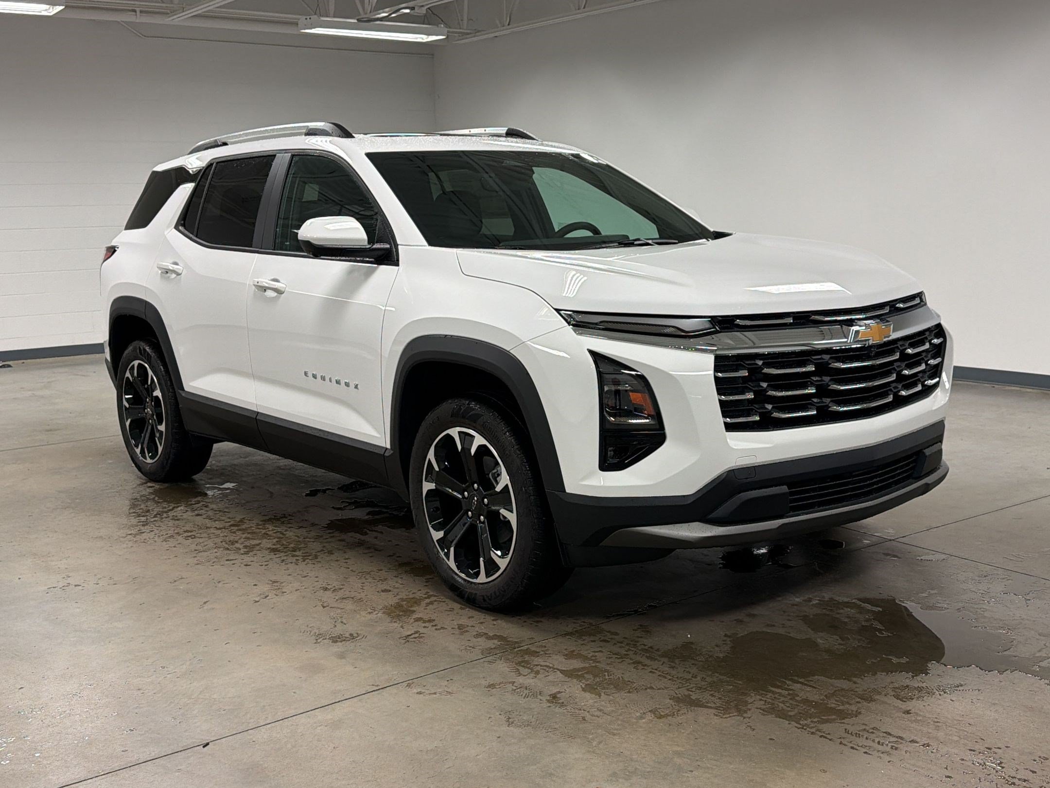New 2026 Chevrolet Equinox LT w/ Convenience Package II FWD image 6