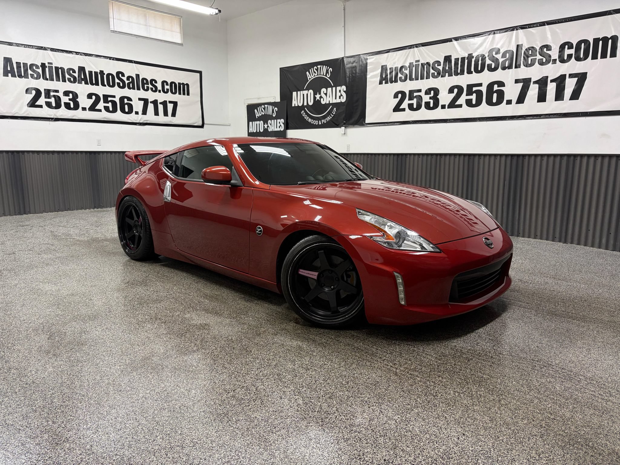Used 2015 Nissan 370Z Coupe RWD image 1