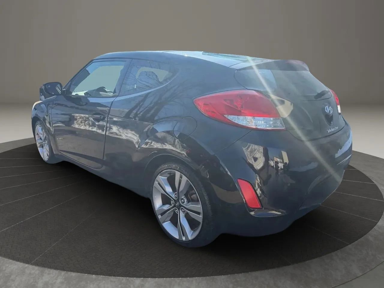 Used 2015 Hyundai Veloster w/ Option Group 03 image 7