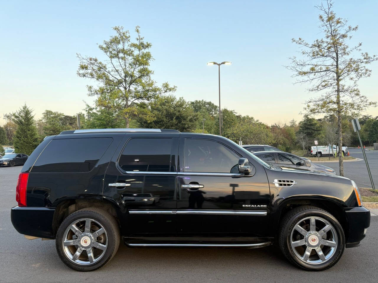 Used 2012 Cadillac Escalade Luxury image 6
