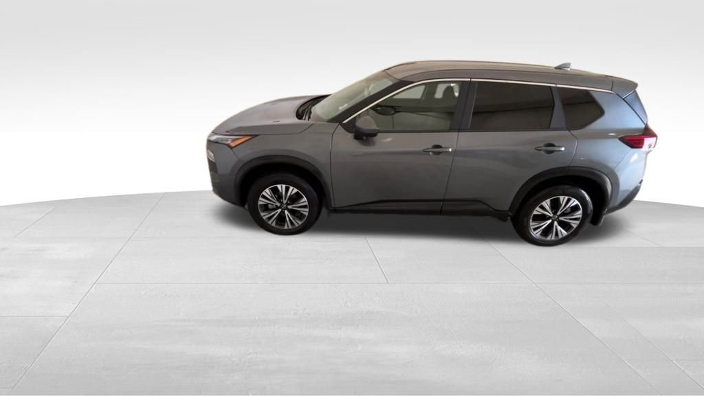 Used 2023 Nissan Rogue SV image 2