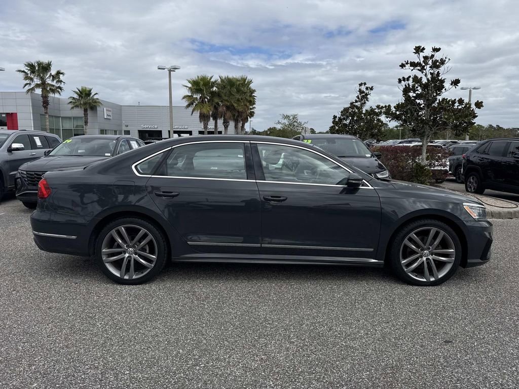 Used 2016 Volkswagen Passat 1.8T R-Line w/ R-Line Lighting Package image 2