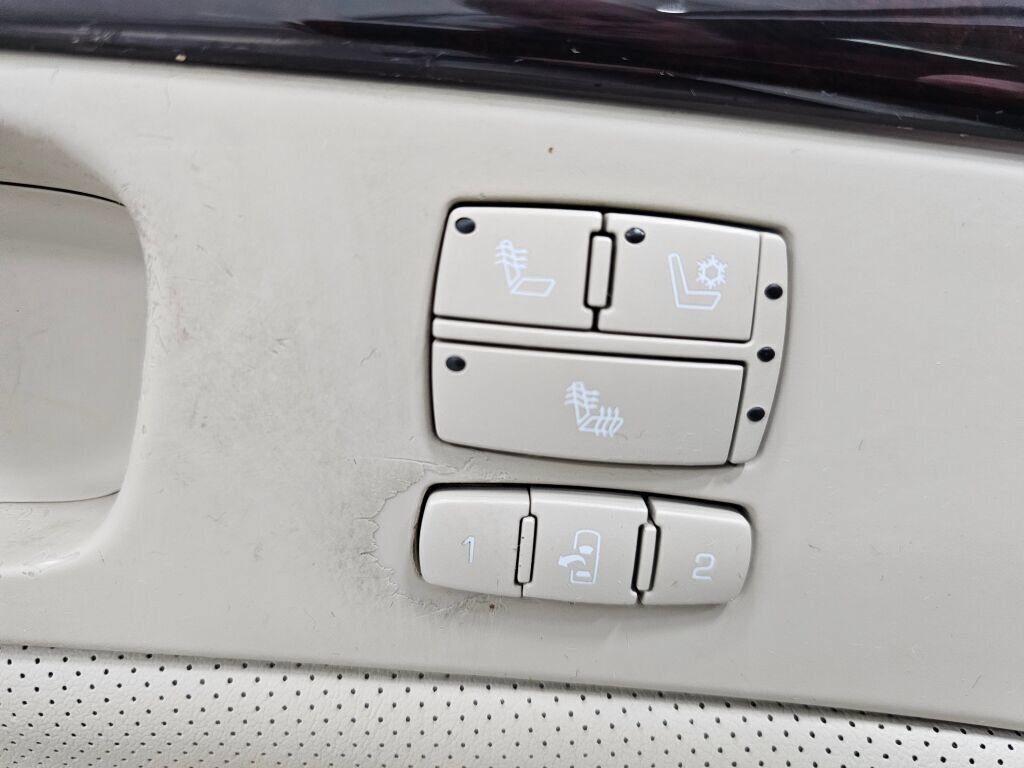 Used 2009 Cadillac DTS FWD image 26