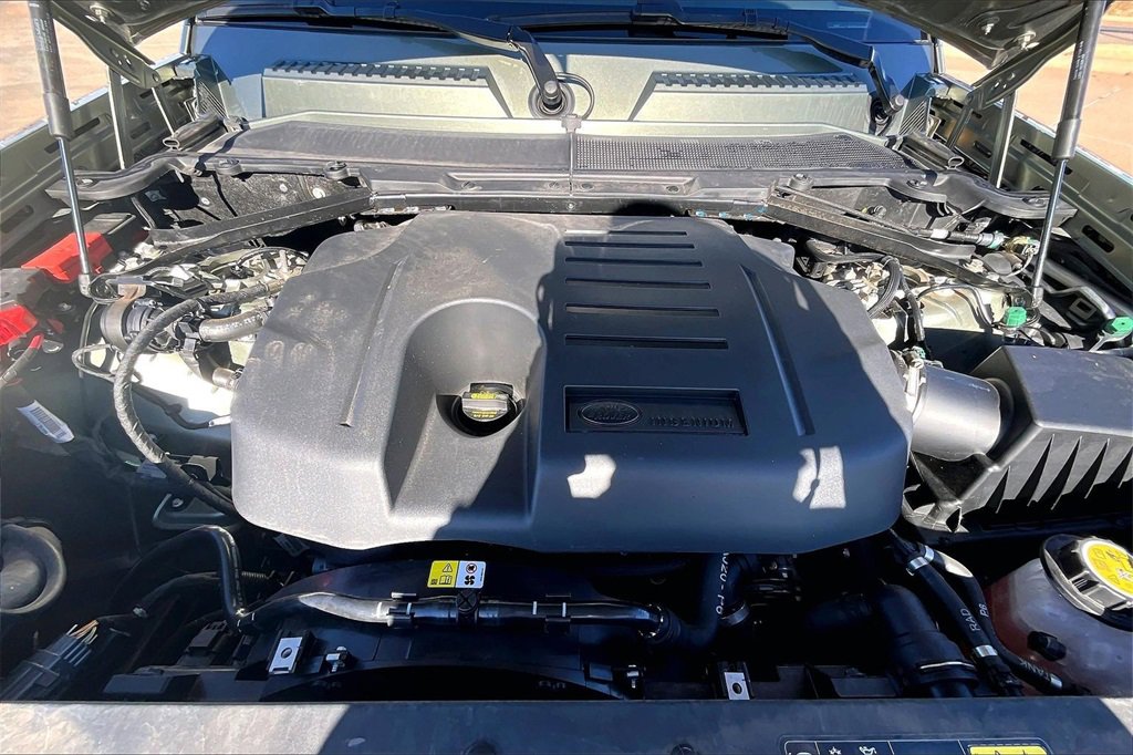 Certified 2025 Land Rover Defender 110 X-Dynamic SE image 9