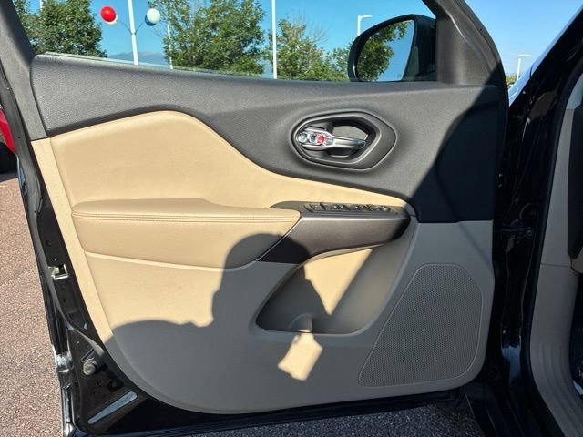 Used 2019 Jeep Cherokee Latitude w/ Popular Appearance Group AWD/4WD image 7
