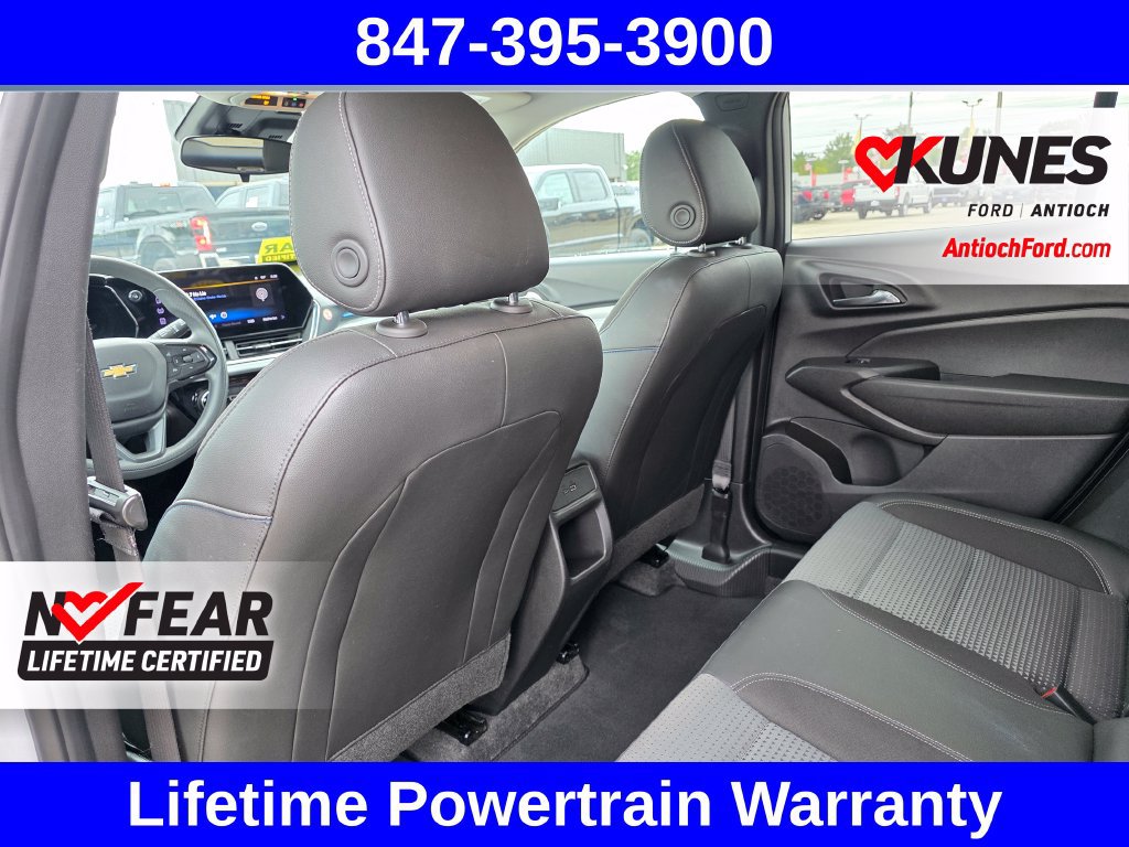 Used 2025 Chevrolet Trax LT FWD image 25