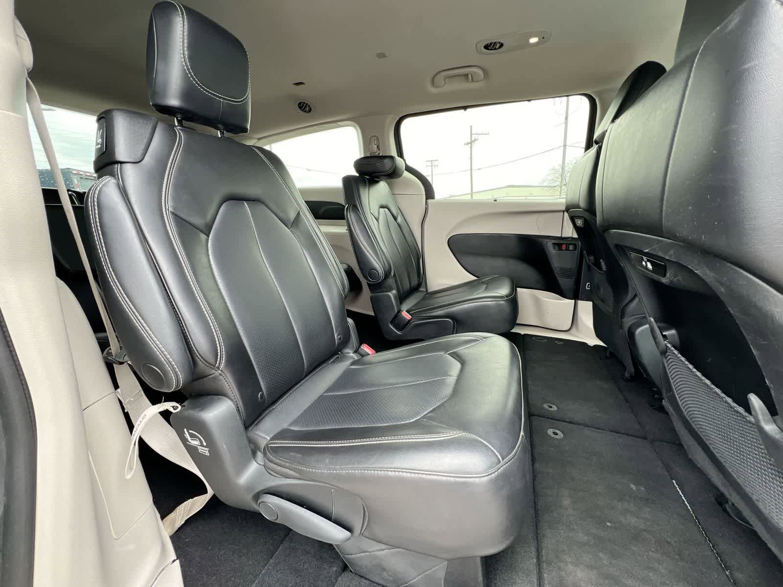 Used 2023 Chrysler Pacifica Touring-L image 20