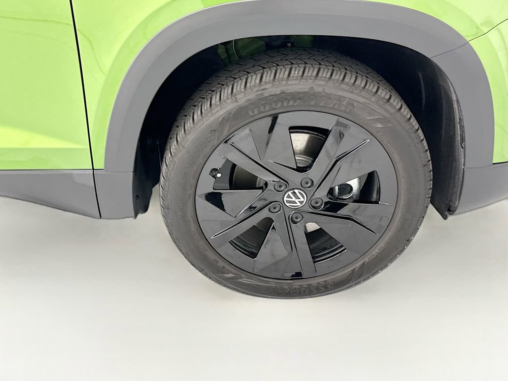 Used 2025 Volkswagen Taos SE w/ Panoramic Sunroof Package image 30