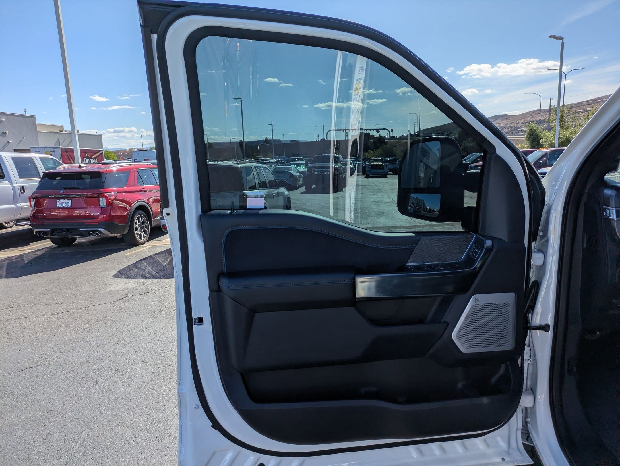 Used 2025 Ford F350 Platinum w/ FX4 Off-Road Package image 13