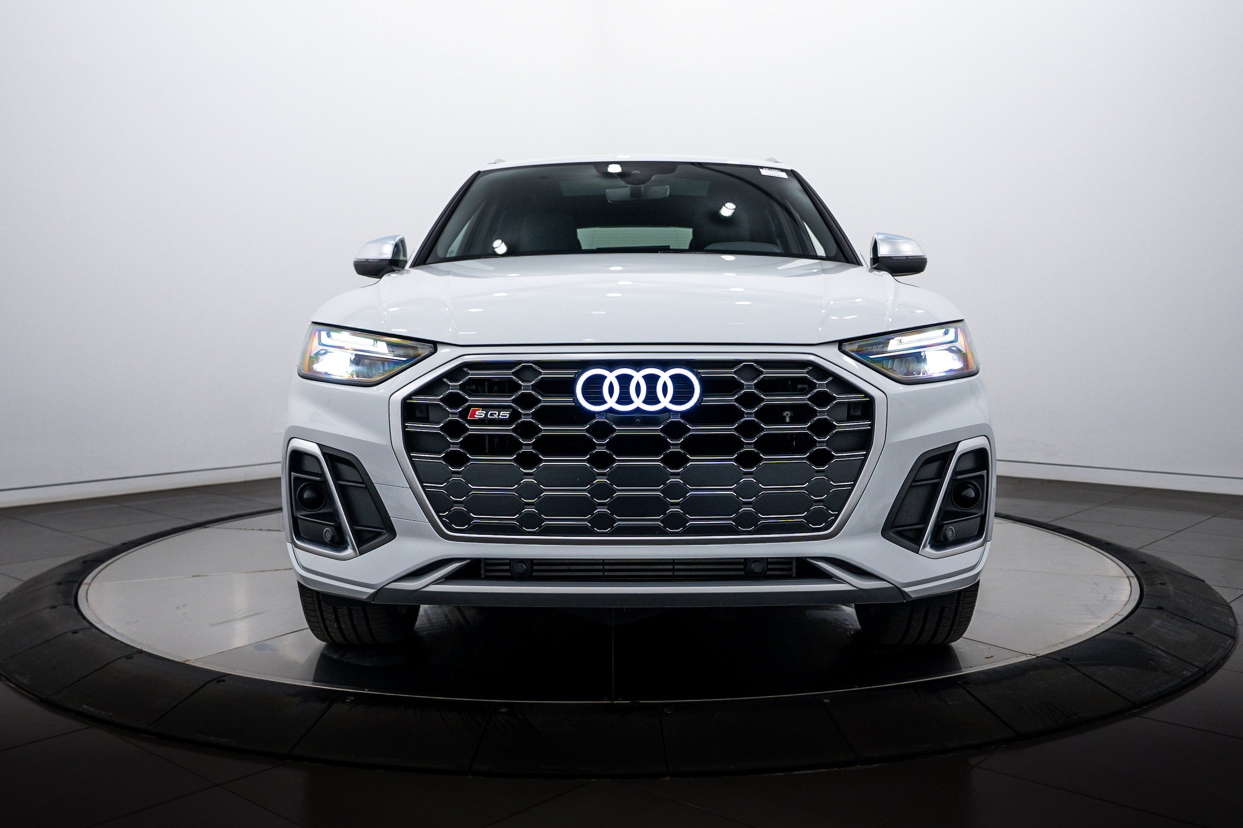 Certified 2025 Audi SQ5 Premium Plus w/ Premium Plus Package AWD/4WD image 29