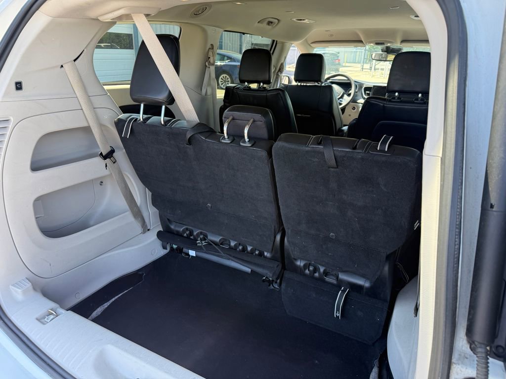 Used 2023 Chrysler Pacifica Touring-L FWD image 22