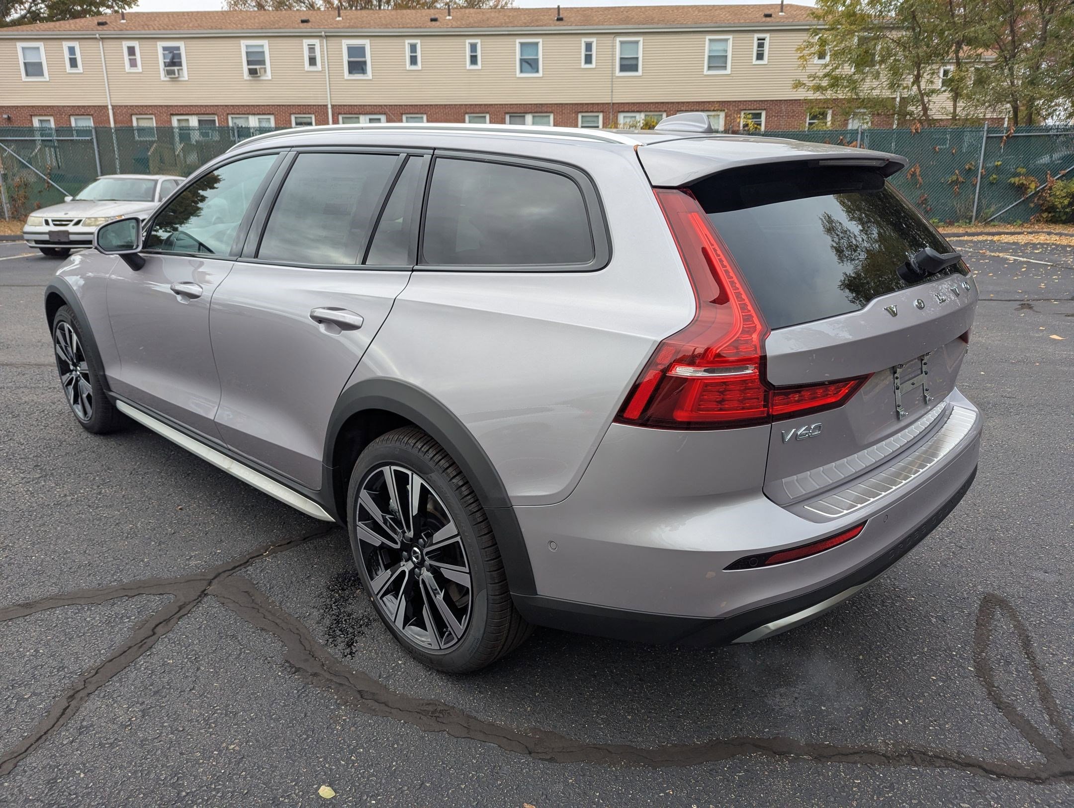 New 2026 Volvo V60 B5 Cross Country Ultra w/ Protection Package Premier image 5