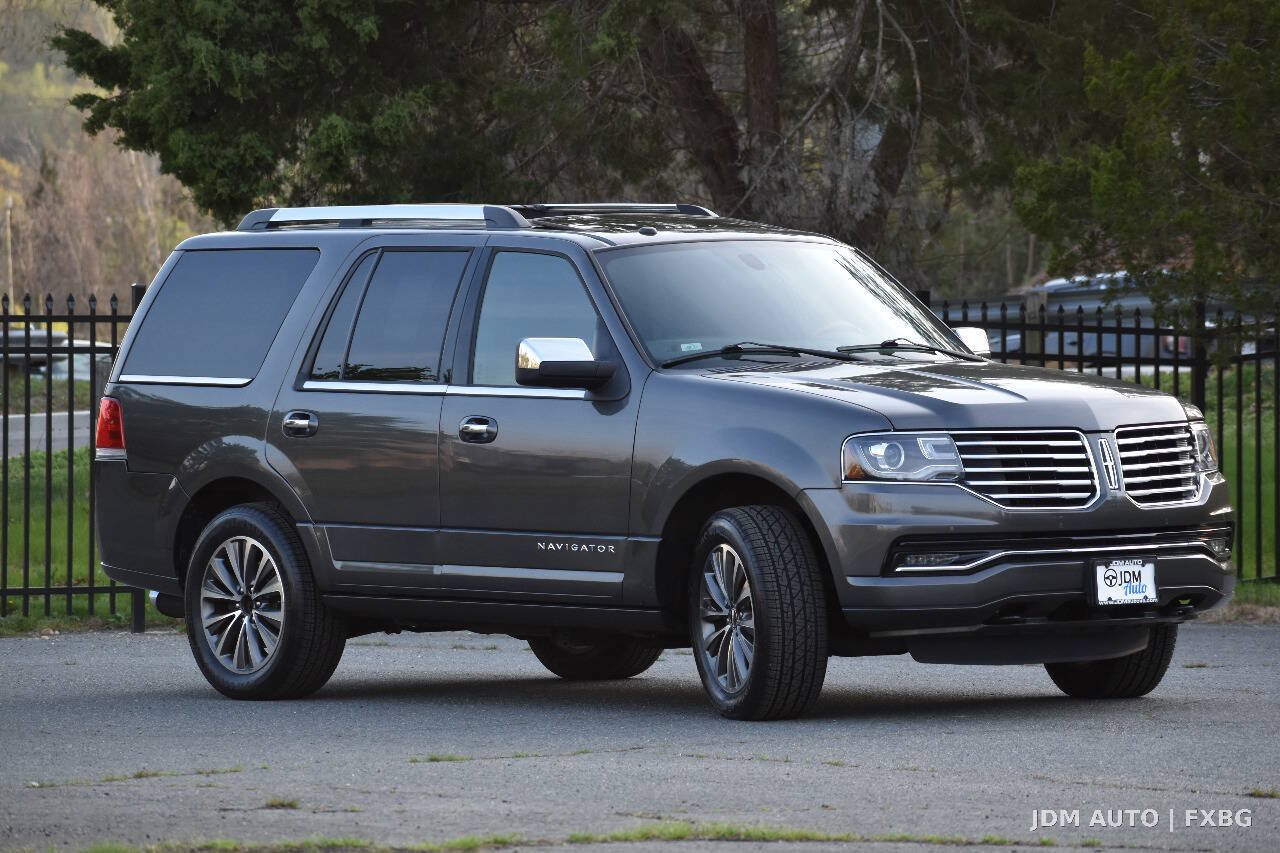 Used 2017 Lincoln Navigator Select AWD/4WD image 4