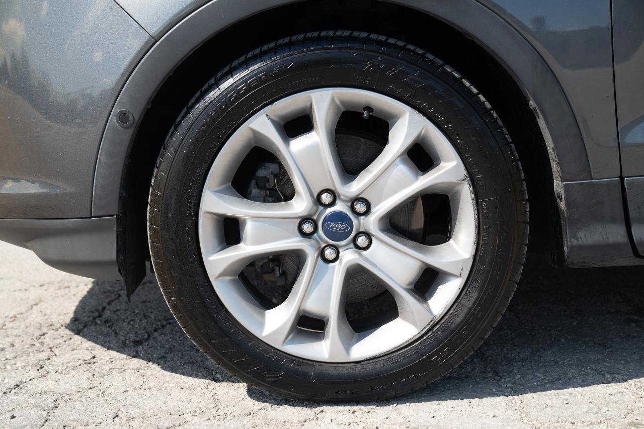 Used 2015 Ford Escape Titanium w/ Equipment Group 301A AWD/4WD image 9