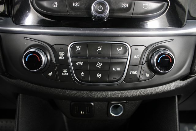 Used 2023 Chevrolet Traverse LT w/ Rear Camera Mirror Package image 8