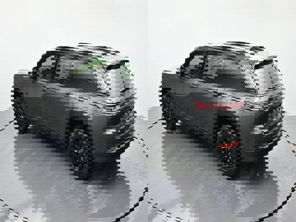 New 2025 Jeep Grand Cherokee Altitude image 35