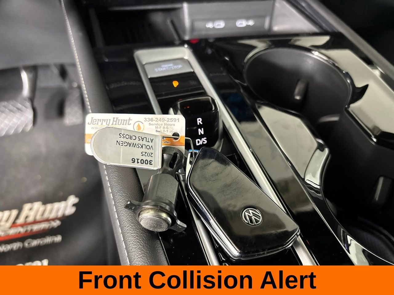 Used 2025 Volkswagen Atlas Cross Sport SE FWD image 17