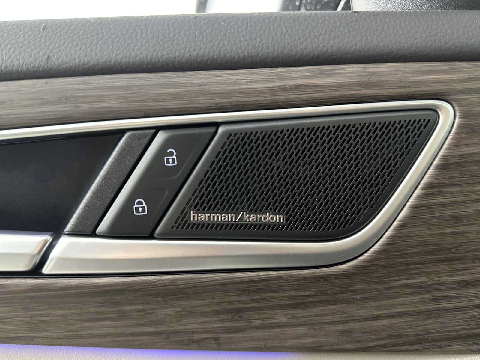 Used 2024 Volkswagen Atlas SEL Premium R-Line image 26