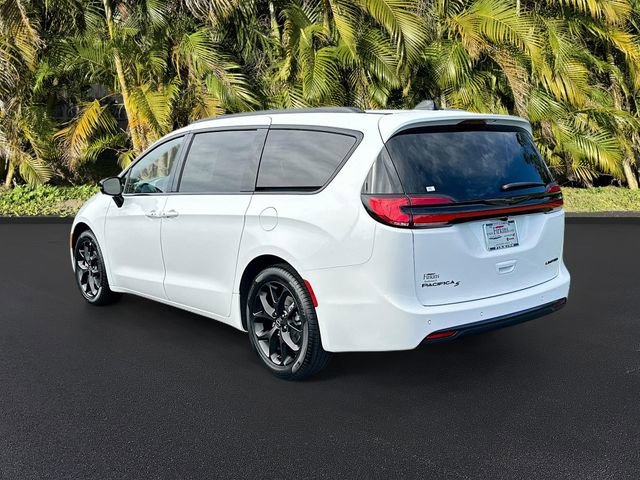 New 2026 Chrysler Pacifica Limited image 3