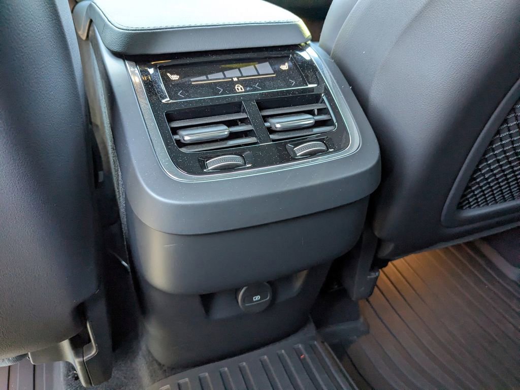 Used 2024 Volvo XC90 B6 Ultimate w/ Protection Package Premier image 16
