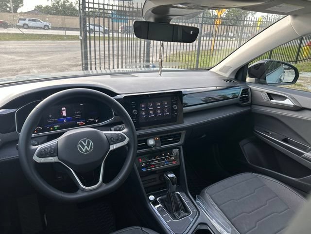 Used 2025 Volkswagen Taos SE FWD image 14