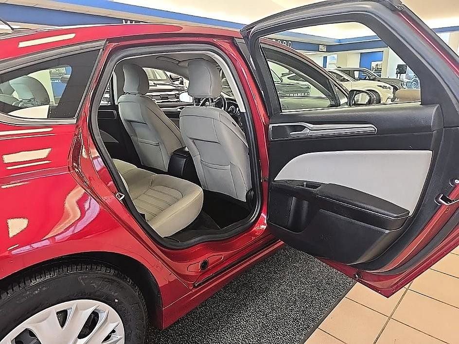 Used 2019 Ford Fusion S image 32