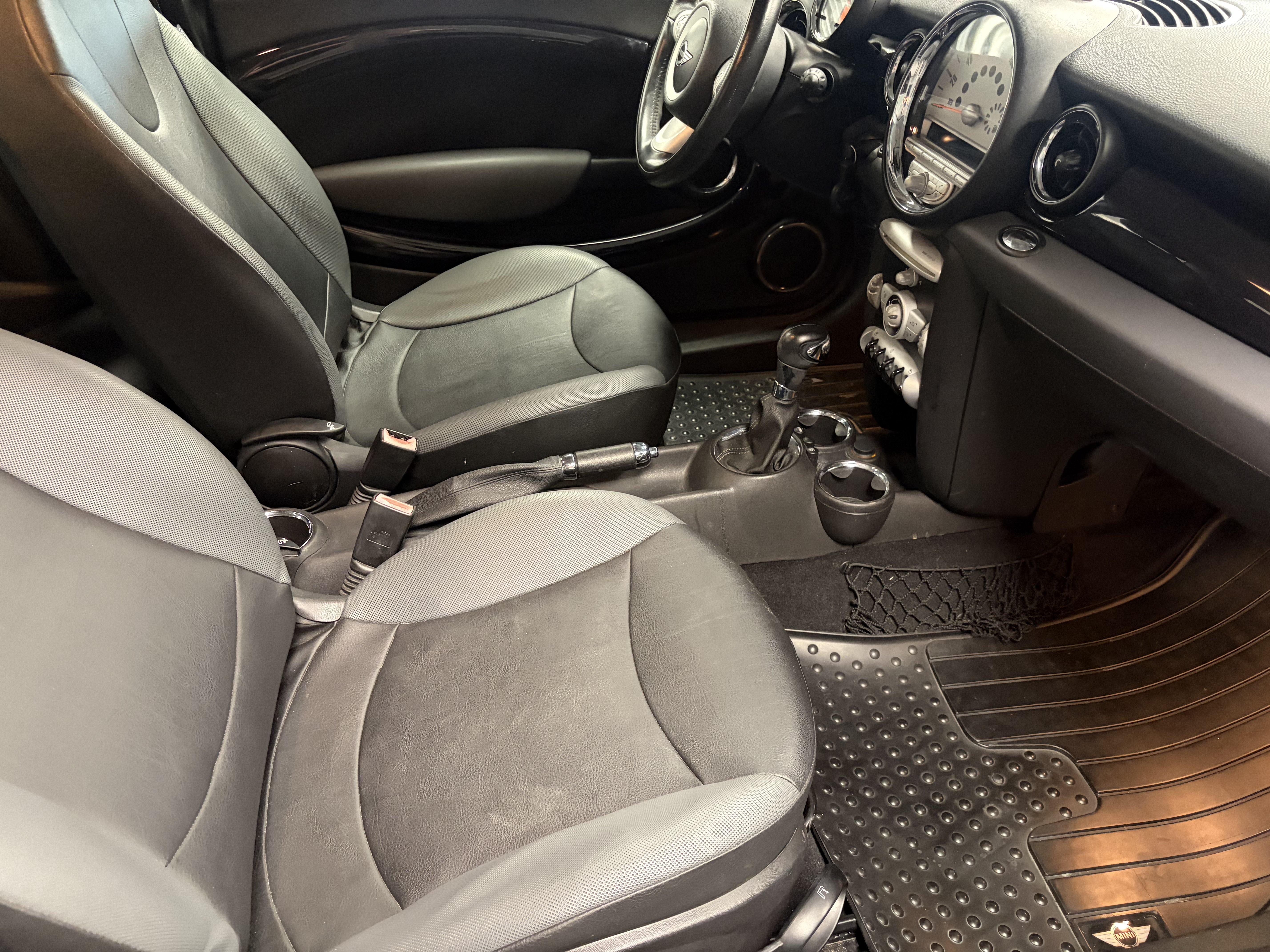 Used 2010 MINI Cooper Hardtop FWD image 12