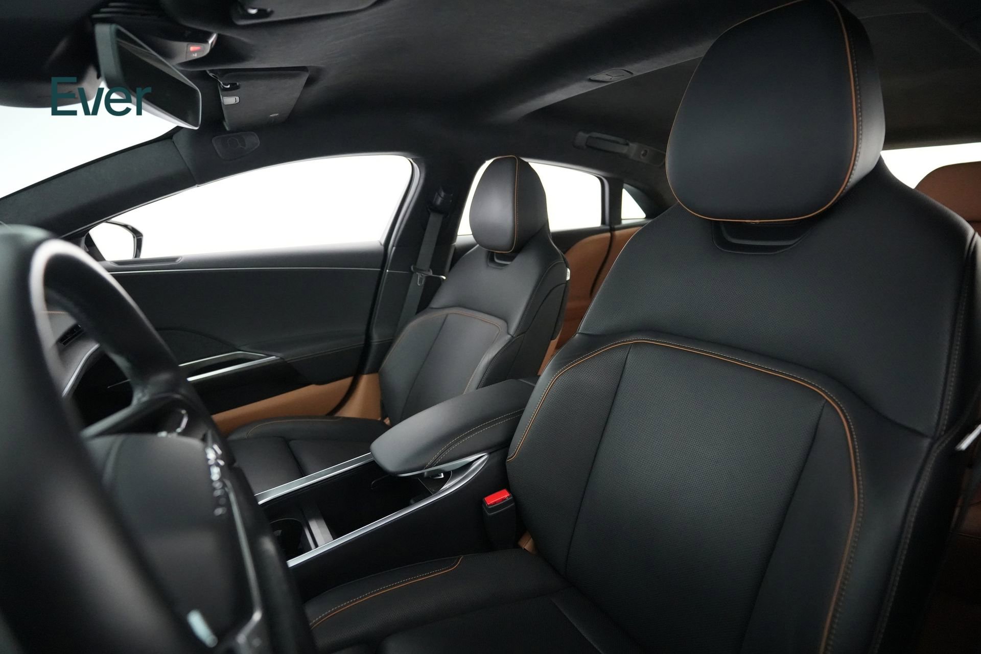 Used 2023 Lucid Air Touring image 4