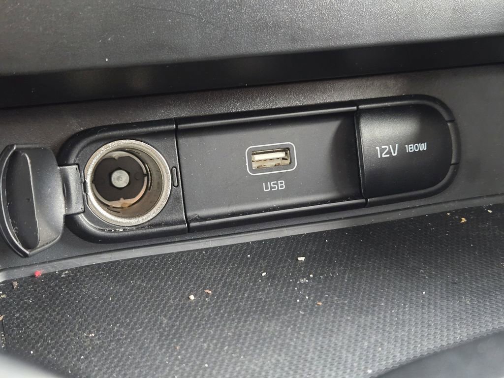 Certified 2025 Kia Soul LX w/ LX Technology Package FWD image 22