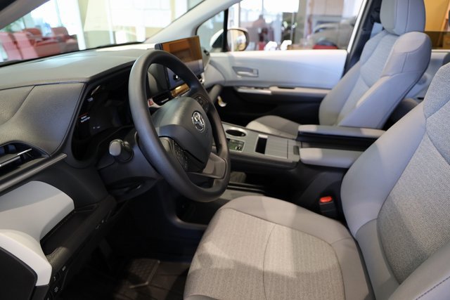 New 2025 Toyota Sienna LE image 6