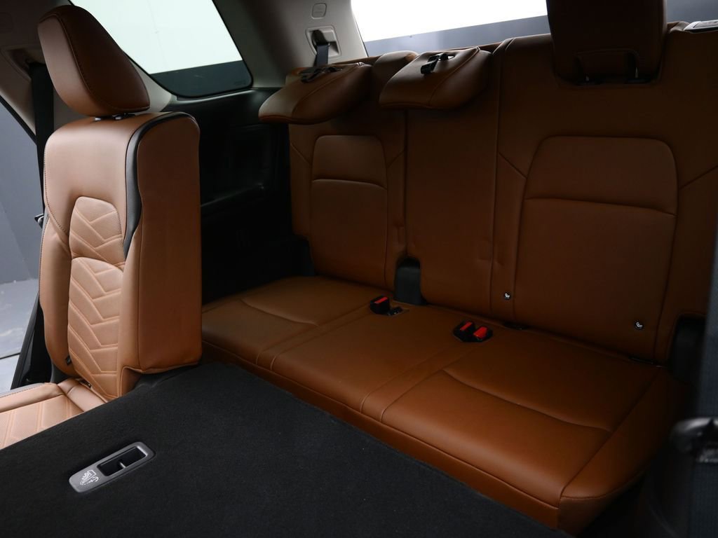 Used 2024 Nissan Pathfinder Platinum w/ Cargo Package image 13