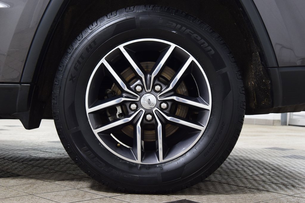 Used 2017 Jeep Grand Cherokee Limited image 28