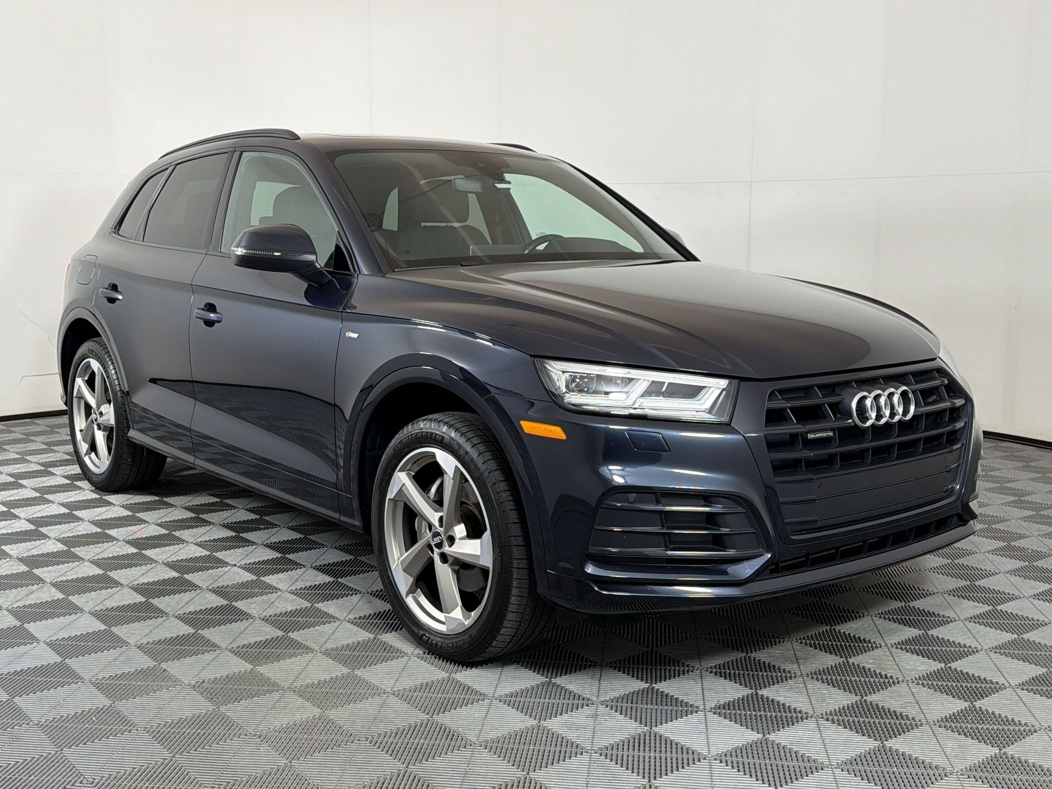 Used 2020 Audi Q5 2.0T Titanium Premium Plus w/ Premium Plus Package AWD/4WD image 8